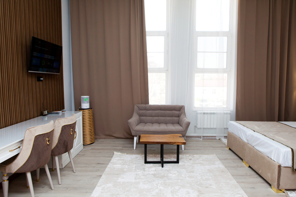Suite with city view