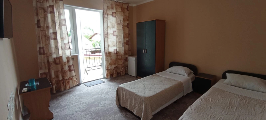 Standard Triple room with courtyard view