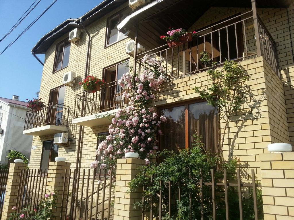 Витязево гагарина 8. Витязево кристина гостевой дом тракторная. Витязево ул барханная 2. Витязево улица тракторная. Витязево частный сектор кристина.