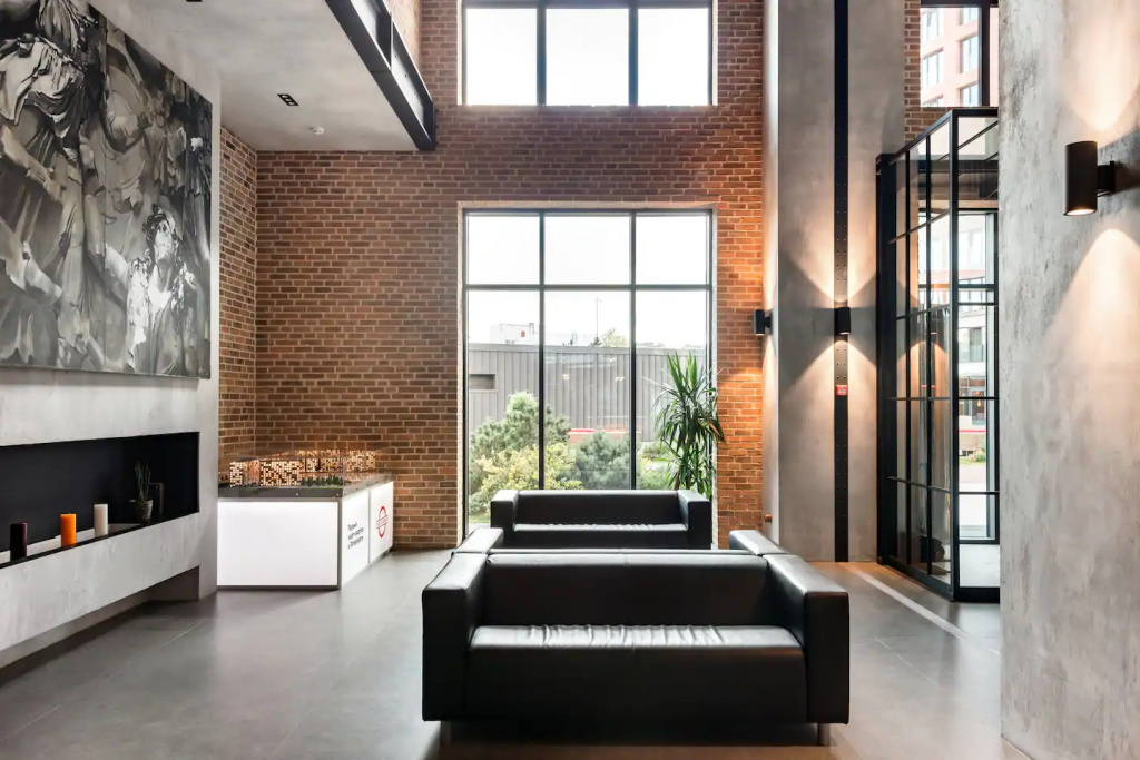 Lobby & Reception