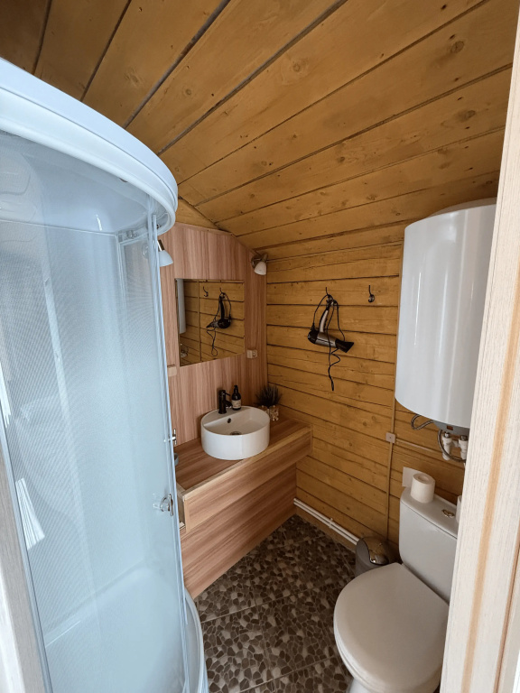 Comfort room with mountain view