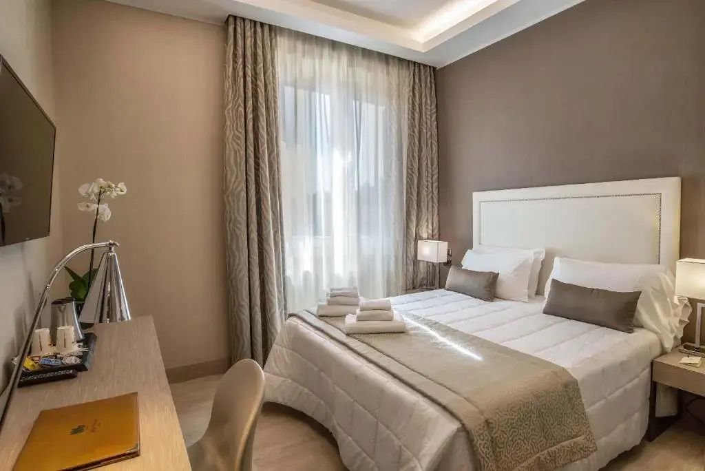 Deluxe Double room (full double bed)