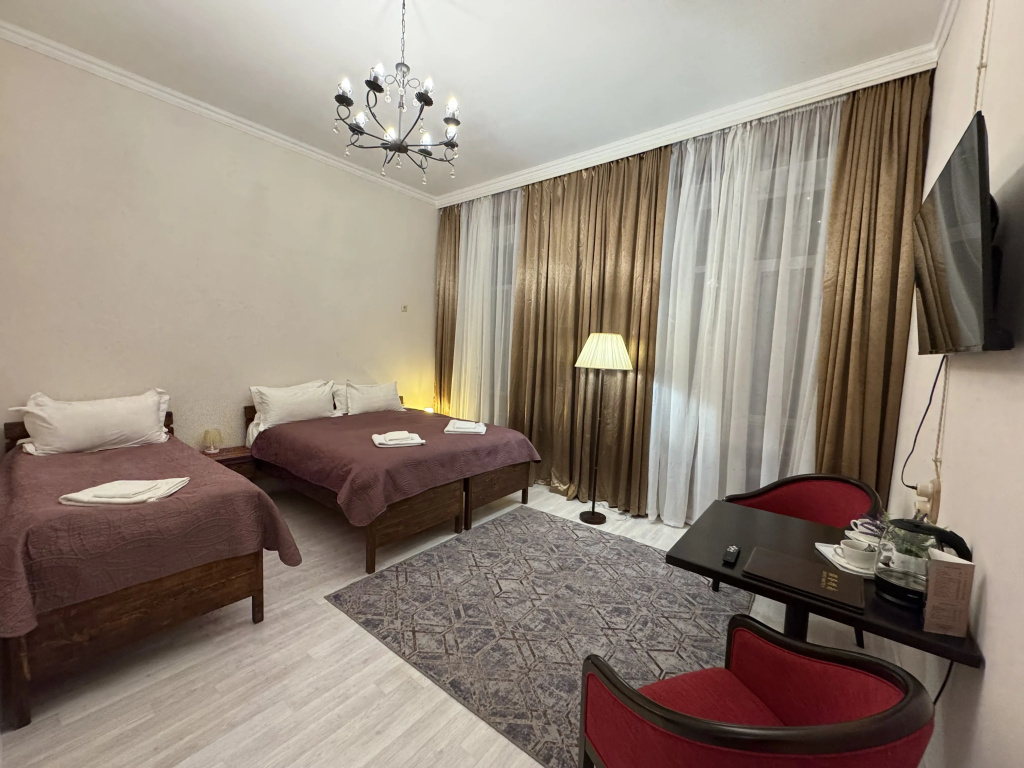 Standard Triple room