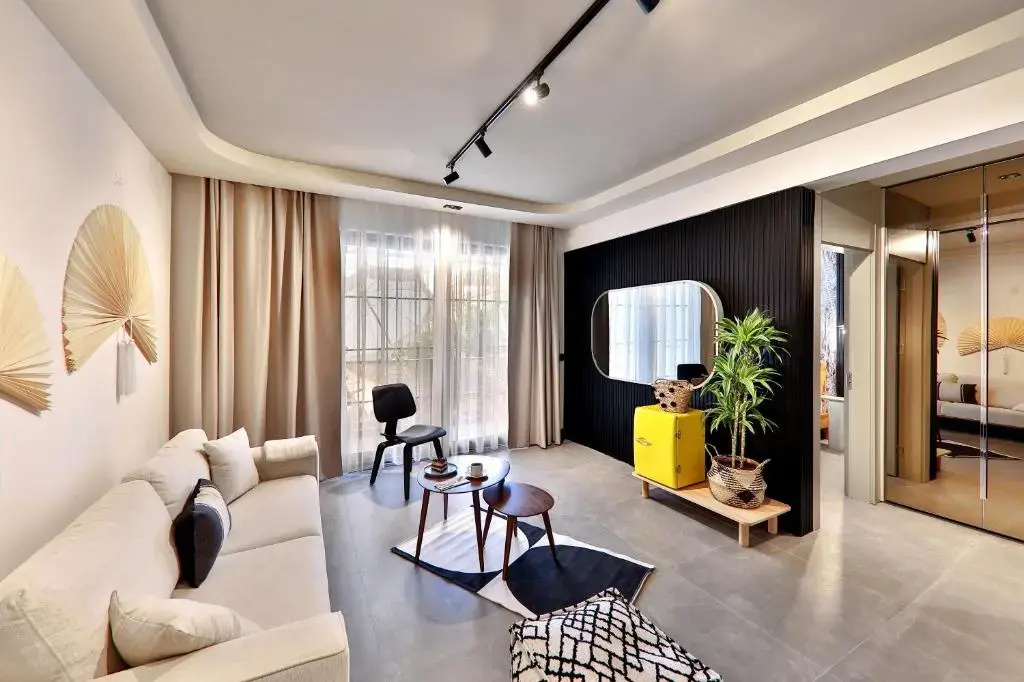 Double Suite with balcony and with city view (full double bed)
