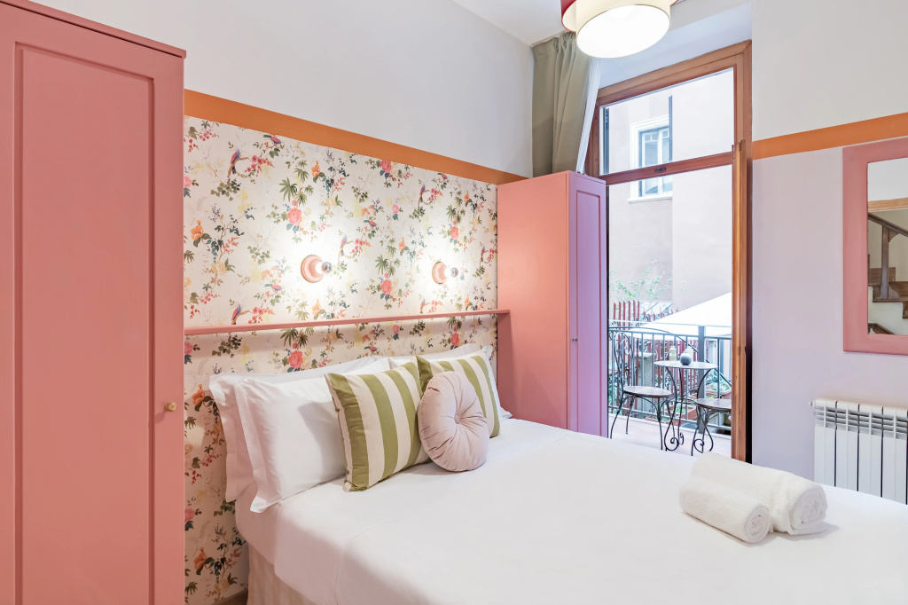 Standard Double room with balcony (full double bed)