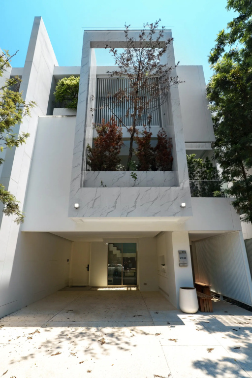 Luxury Villa Residence Near Laguna Villa