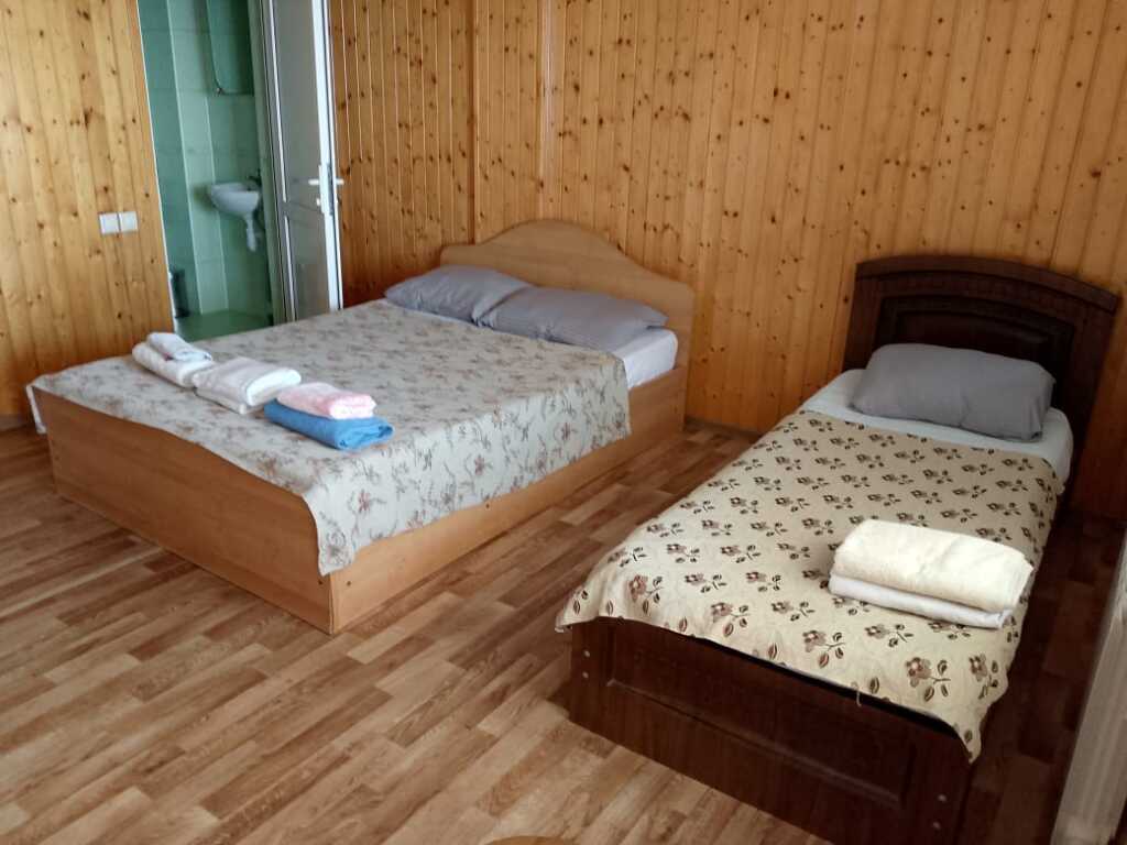 Апартаменты с балконом и с красивым видом из окна в Альбатрос