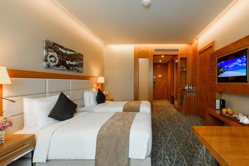 Двухместный номер Standard с частичным видом на море 2 отдельные кровати в Holiday İnn