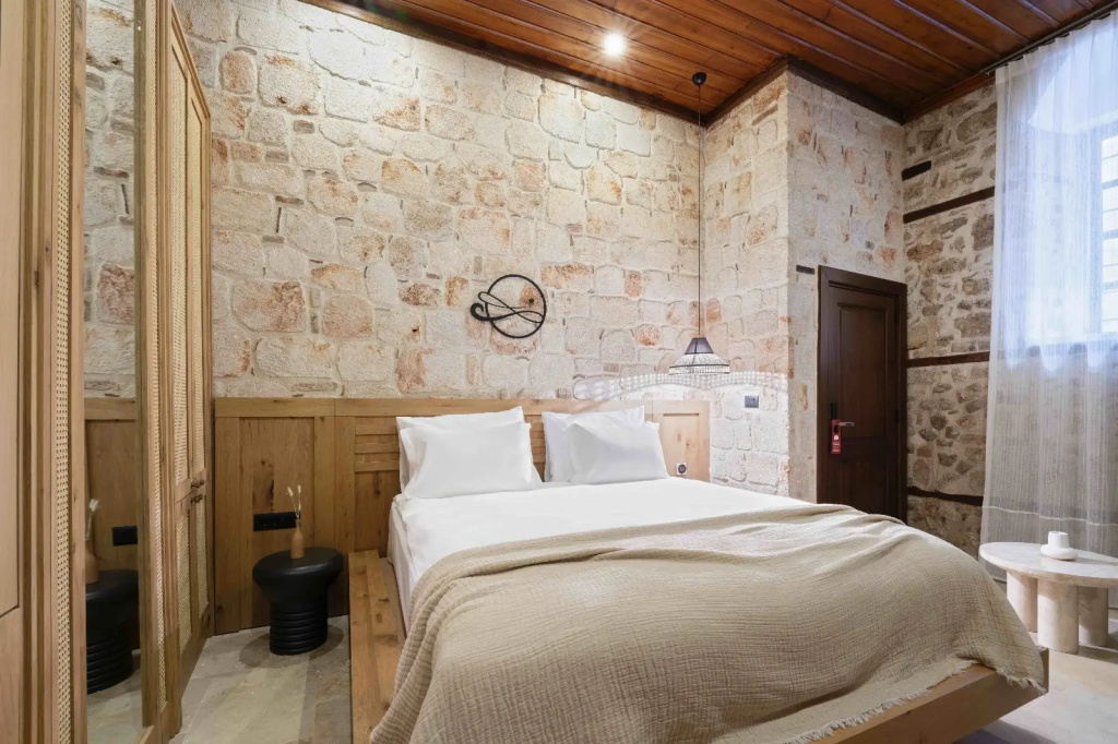 Deluxe Street Double room (full double bed)