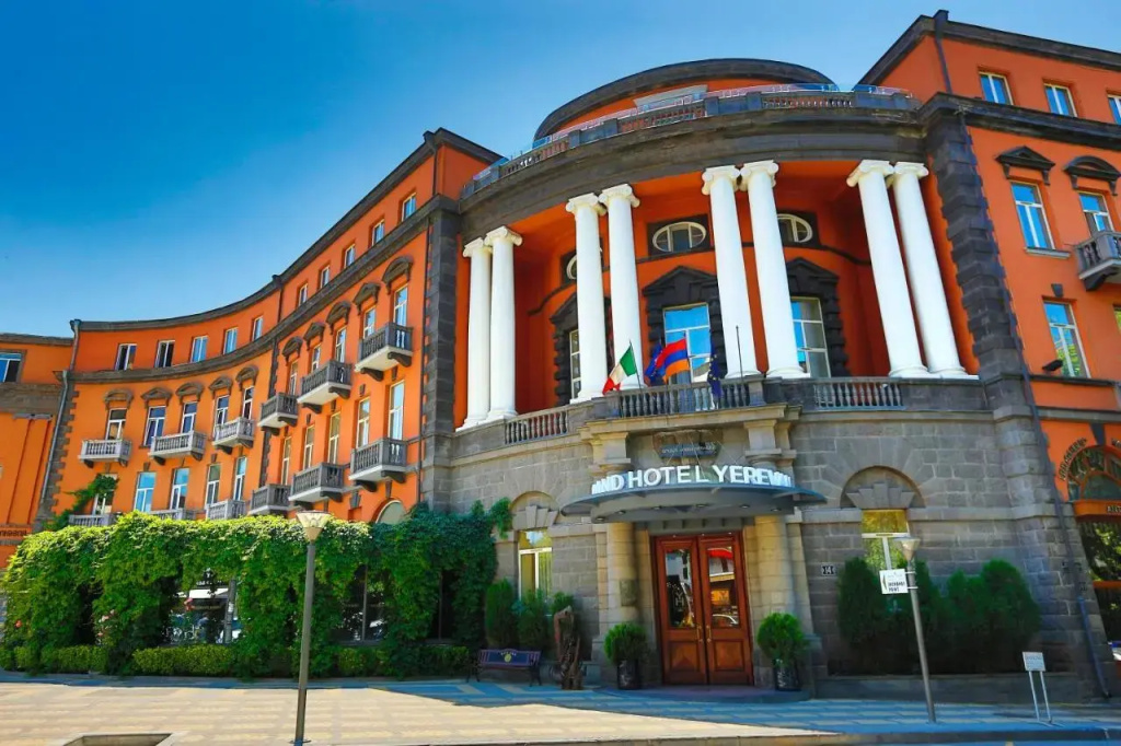 Отель Grand Hotel Yerevan — фото