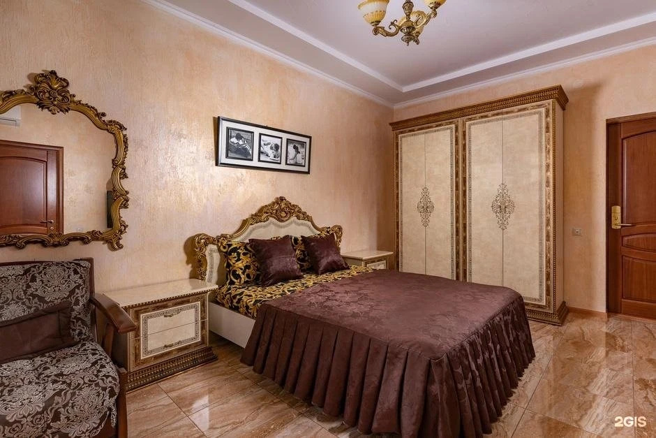 Double Suite 222 with balcony (full double bed)