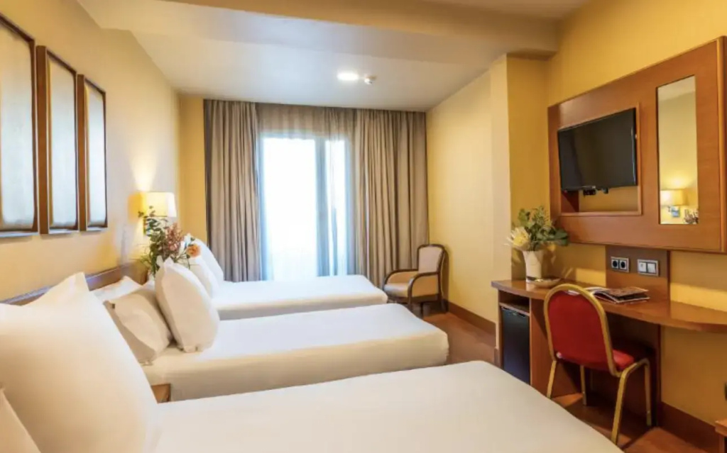 Triple room