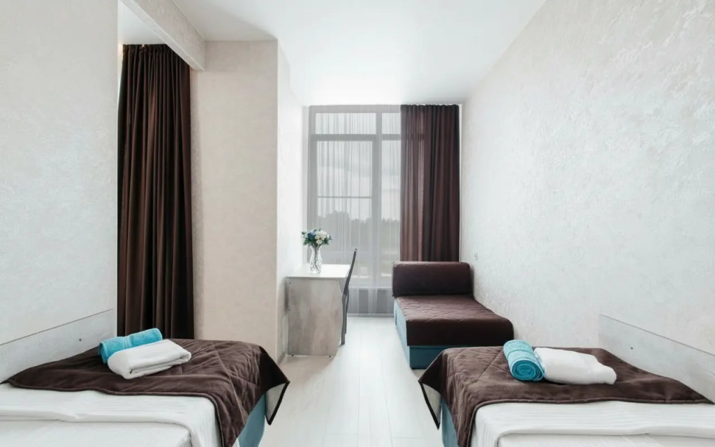 Пятиместный номер Comfort с 2 комнатами с балконом в Бриз 55