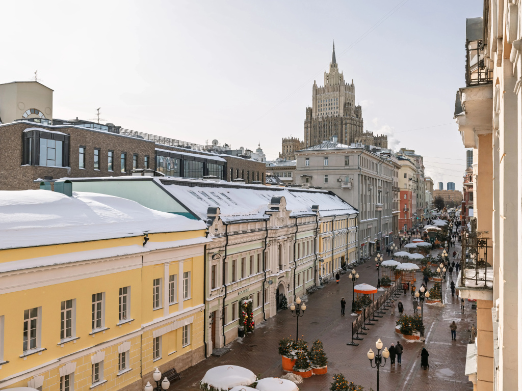 Отель Квартира GM Apartments c Панорамным Видом на Арбат и Высотку Мид в Москве