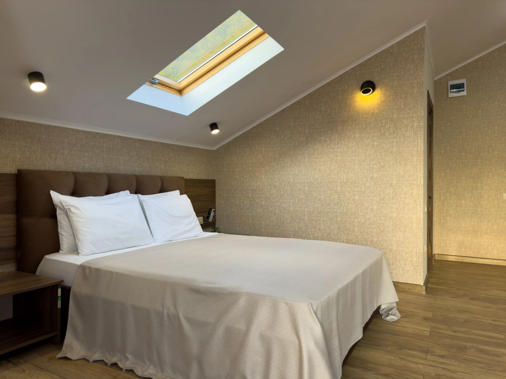 Трёхместный номер Супериор Плюс c 1 комнатой с балконом и с красивым видом из окна в Aimara