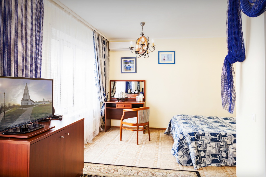 Elektron Hotel Room Type - Double Studio with city view full double bed