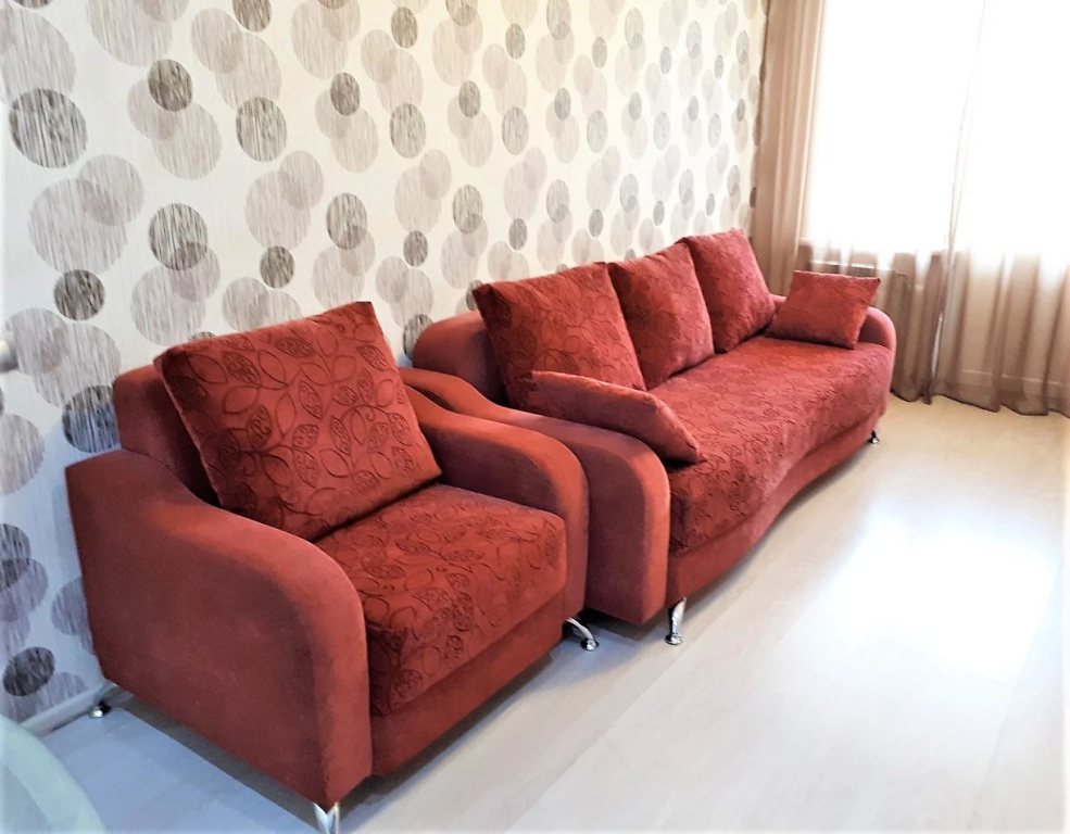 Апартаменты двухкомнатные в спальном районе города — фото