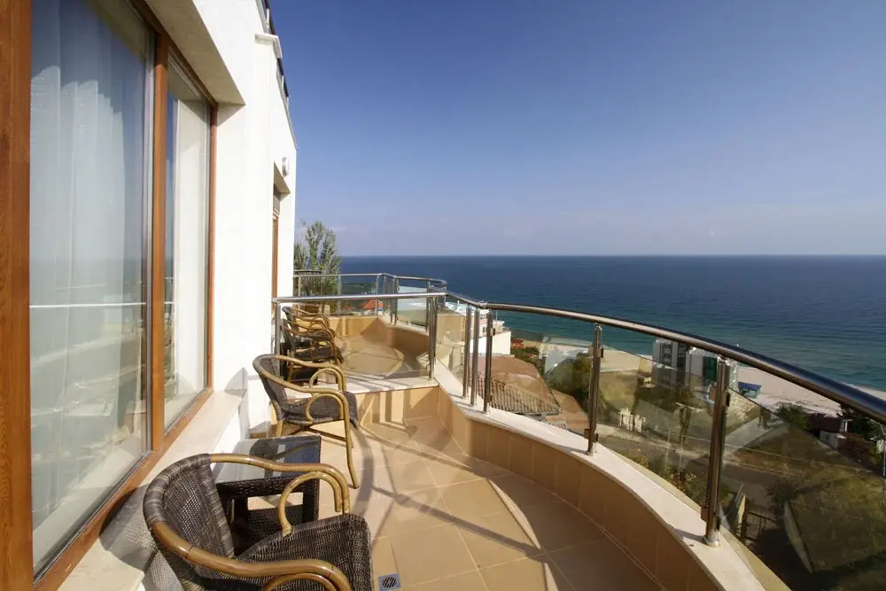 Balcony & Terrace