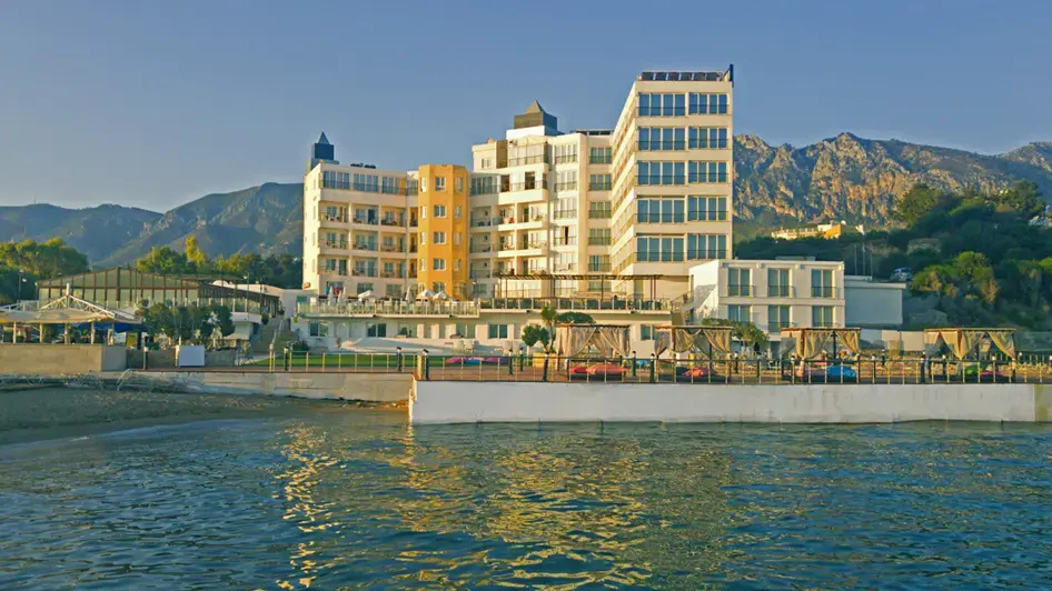 Beach & Waterfront