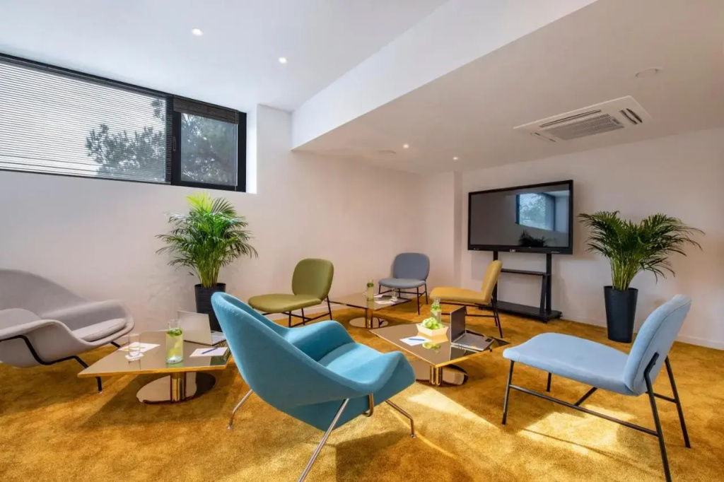 Golden Tulip Design Tbilisi, Тбілісі, Грузія мініатюра 12