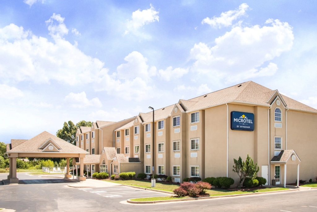 Microtel Inn Suites by Wyndham Claremore Hotel