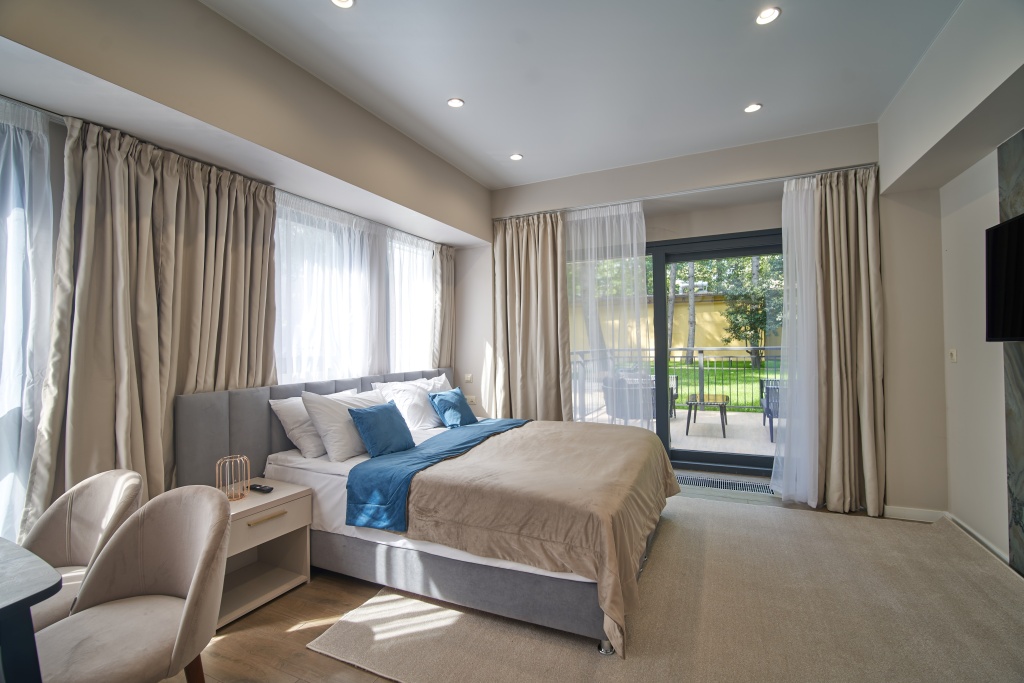 Mirror Family Hotel Room Type - With Terrace Double Junior Suite full double bed