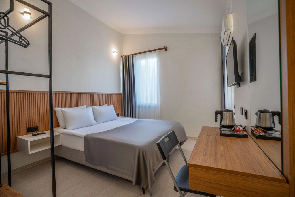 Superior room with balcony and with city view