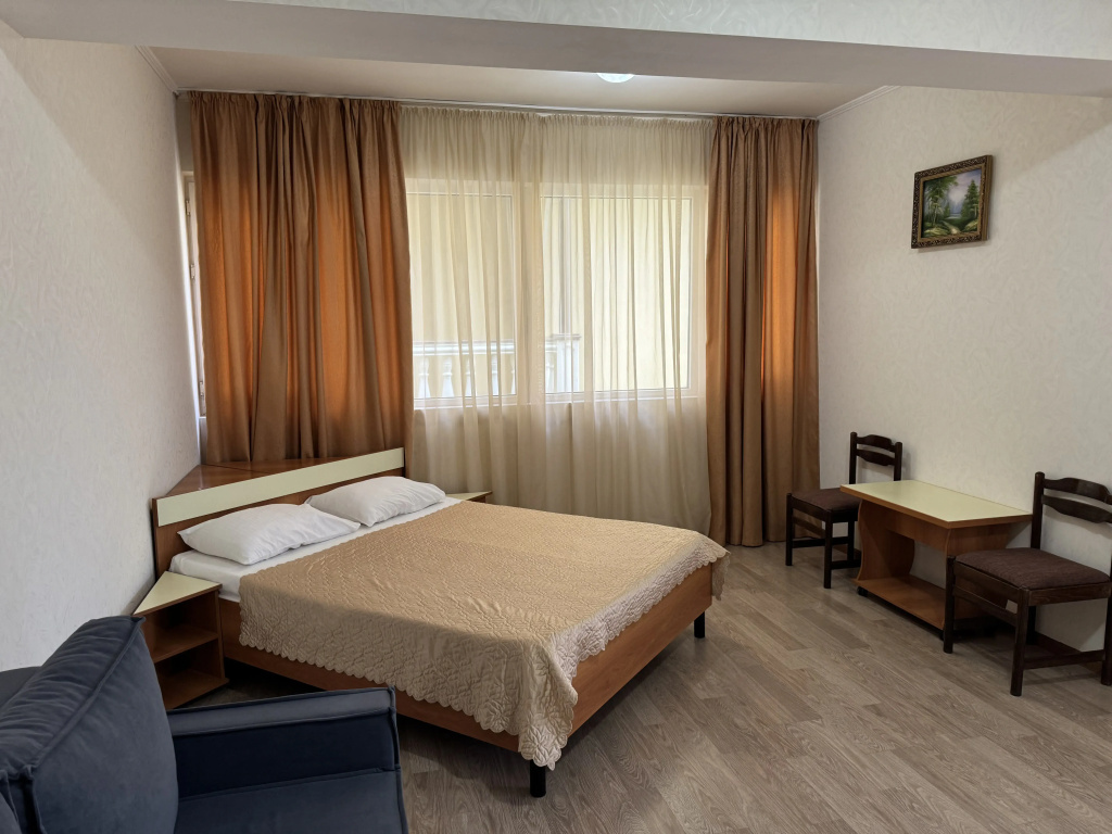 Superior Double room with balcony (full double bed)
