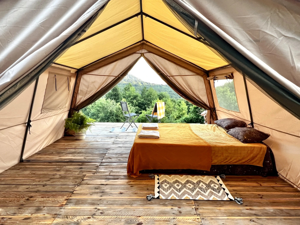 Tent with view