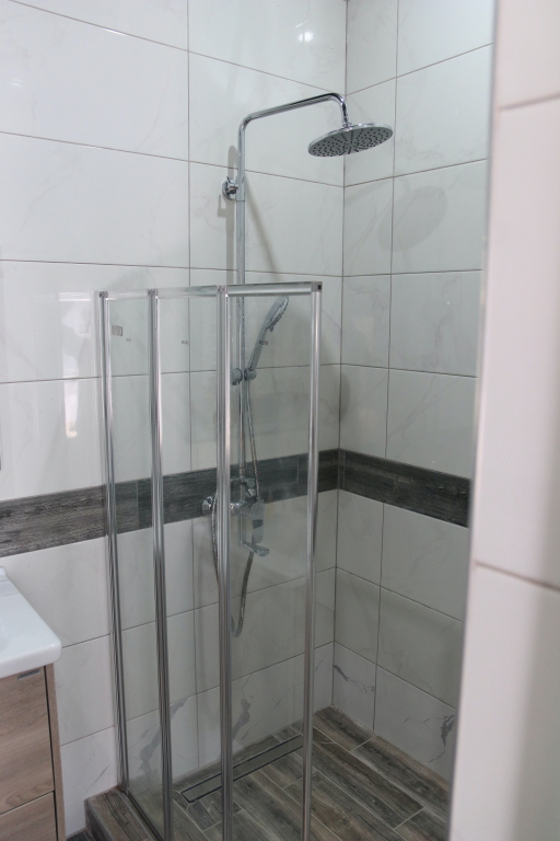 Двухместный люкс с балконом и с красивым видом из окна двуспальная кровать в Вилла Абхазия