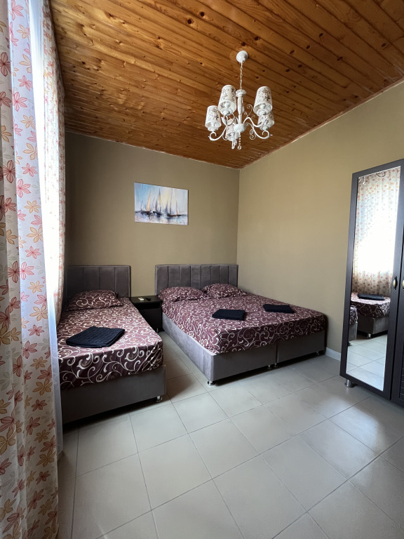 Четырёхместный номер Comfort с балконом в Мандарин