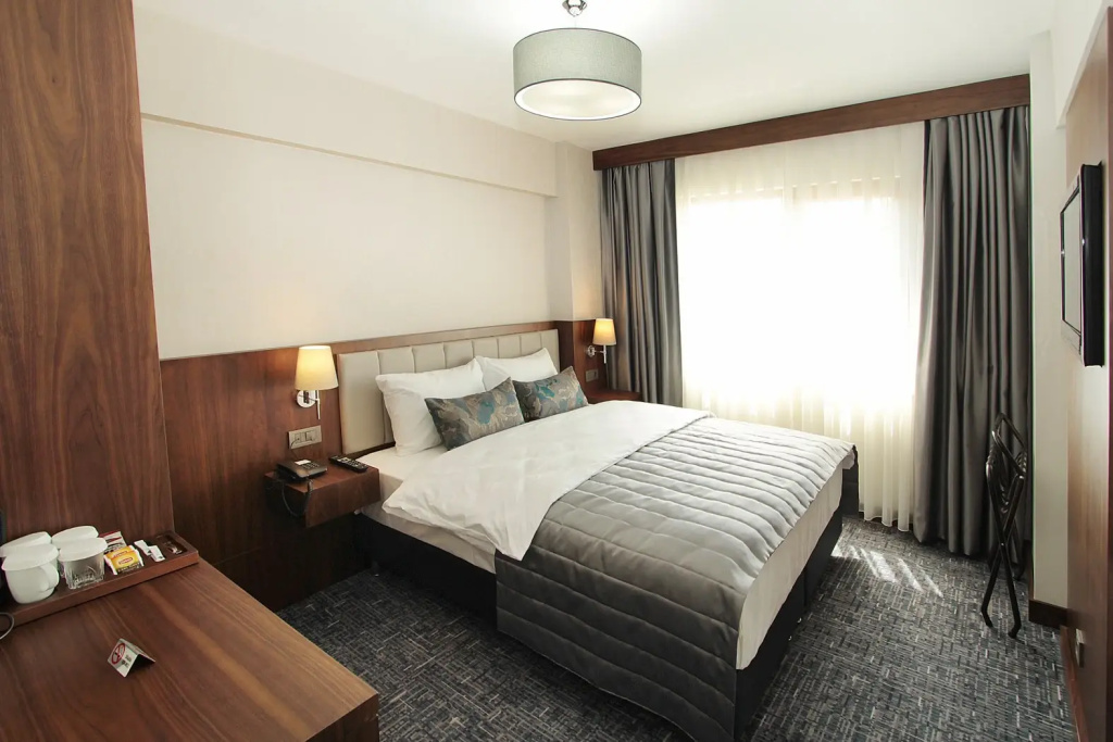 Comfort Double room with city view (full double bed)