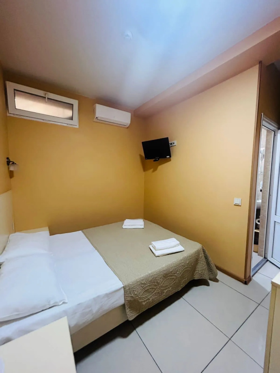 Economy Double Basement room (full double bed)
