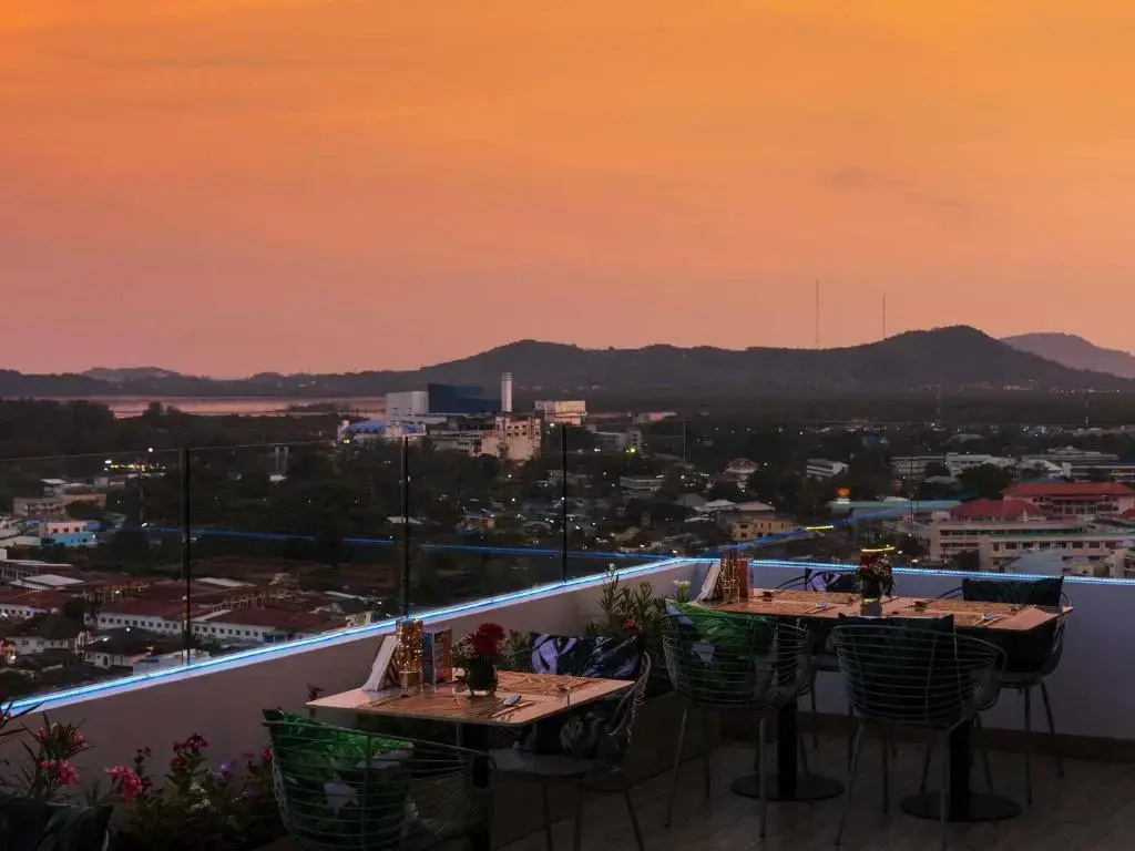 Novotel Phuket City Phokeethra Hotel — фото