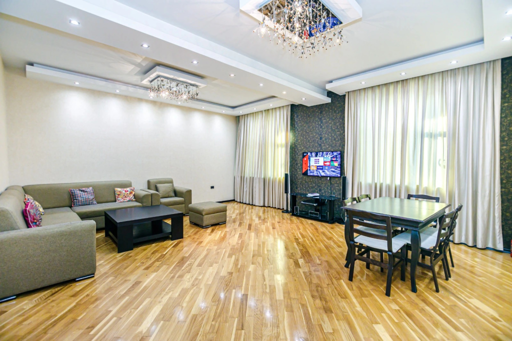 Отель Апартаменты LUX Apartment Nizami street 73 в Баку