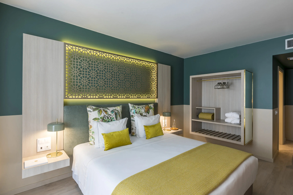Deluxe Double room with Sanctuary view (full double bed)