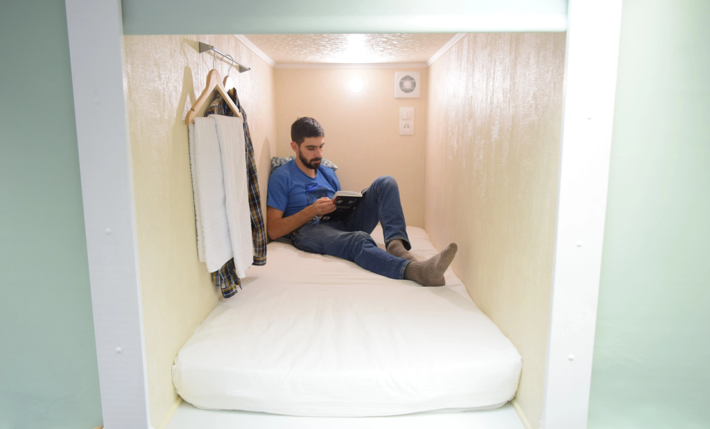 Capsule in 10-Capsule Room