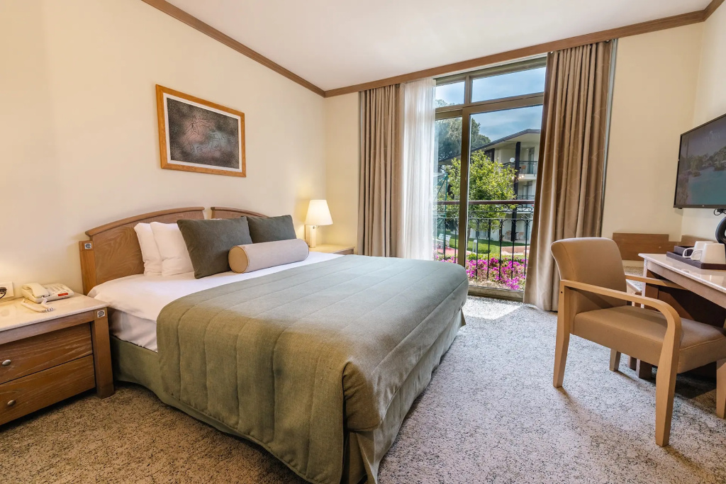 Family Suite with balcony and with garden view