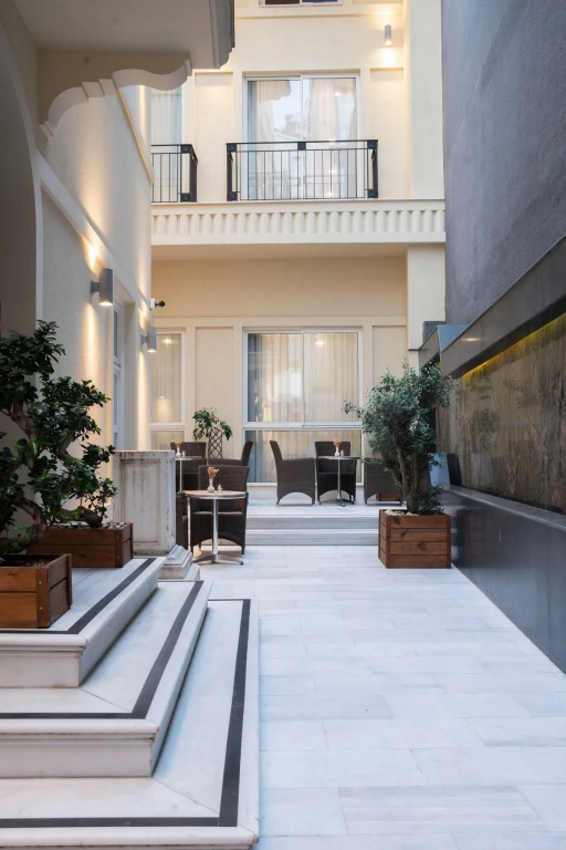 Lobby & Reception