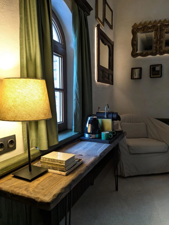 Трёхместный семейный номер Superior с видом на город в Конь в пальто