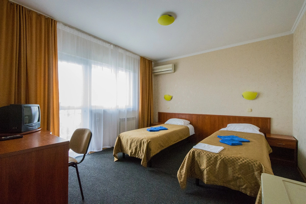 Odeon Guest House Room Type - Standard Double room with balcony and with view twin beds