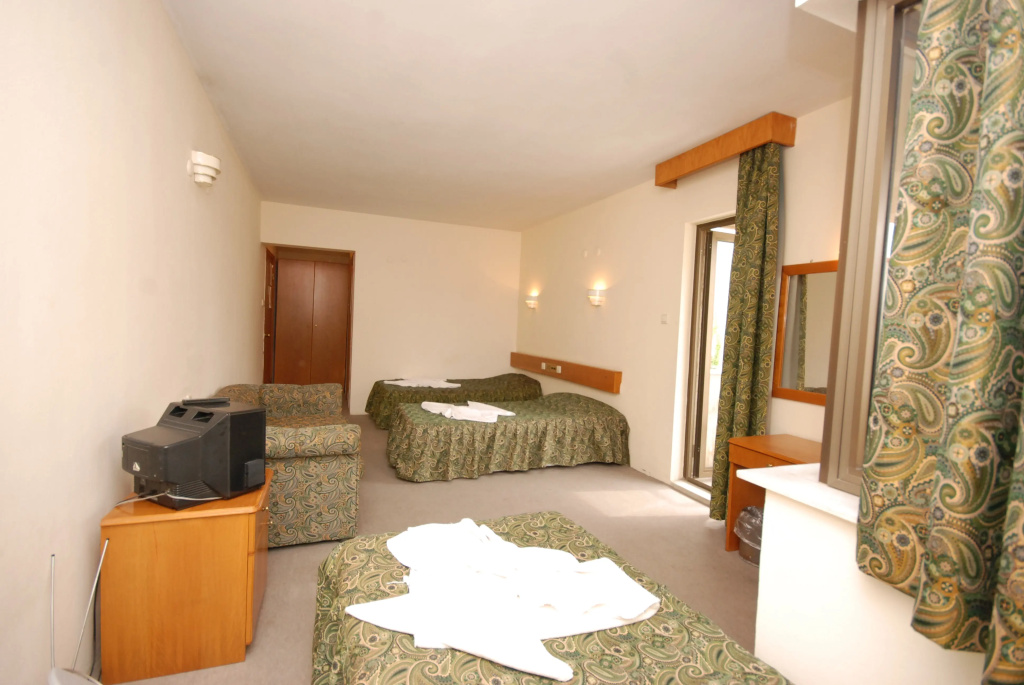 Standard Triple room with balcony and with view
