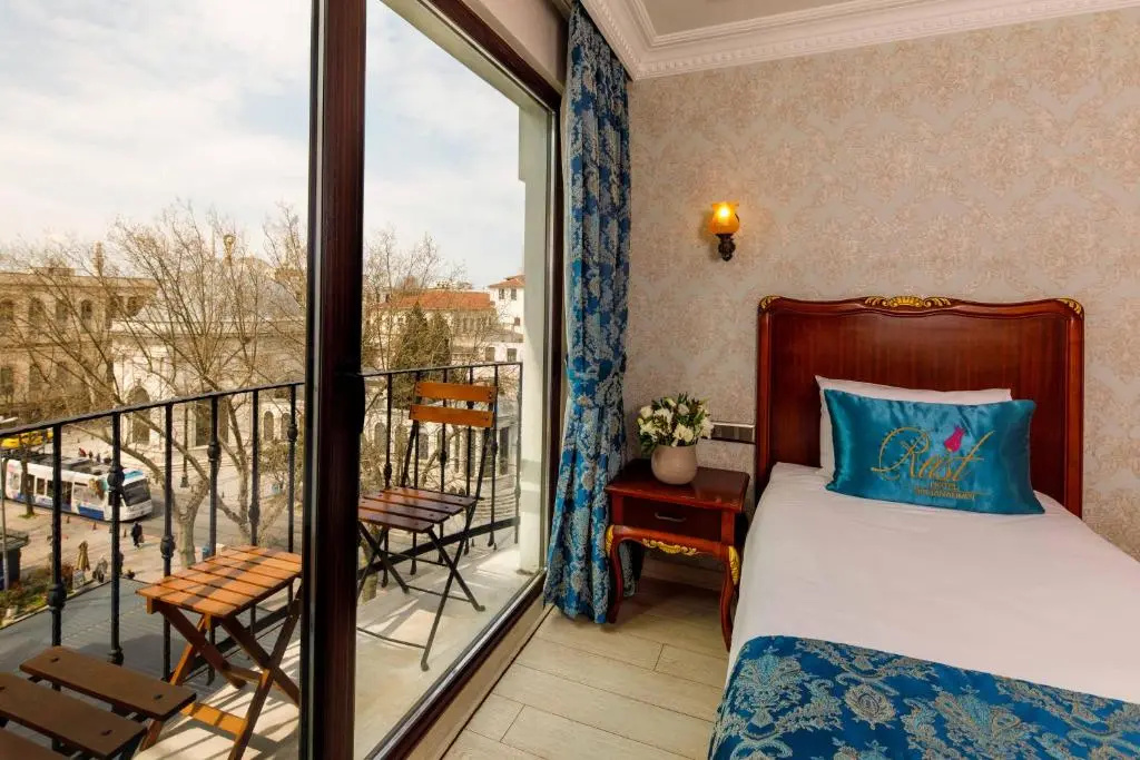 Superior Double room with balcony (full double bed)