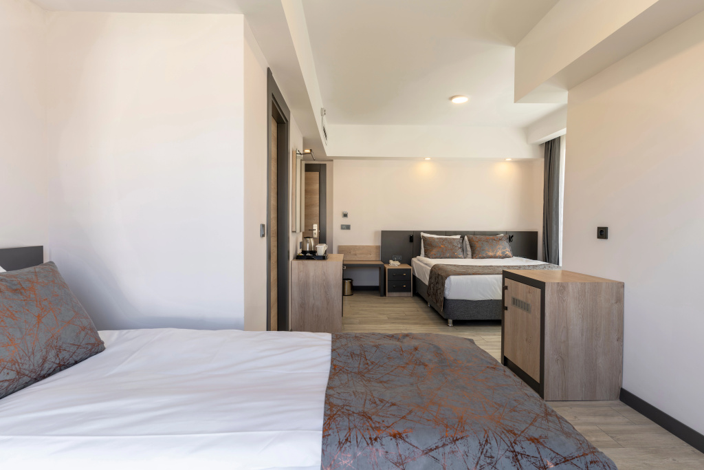 Deluxe Triple room with balcony and with view