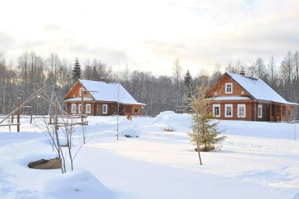 Шестиместный дом Русский в Глэмпинг на озере Сиг