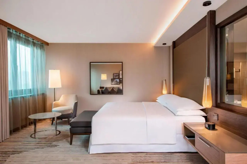Sheraton Grand Tbilisi Metechi Palace Hotel — фото