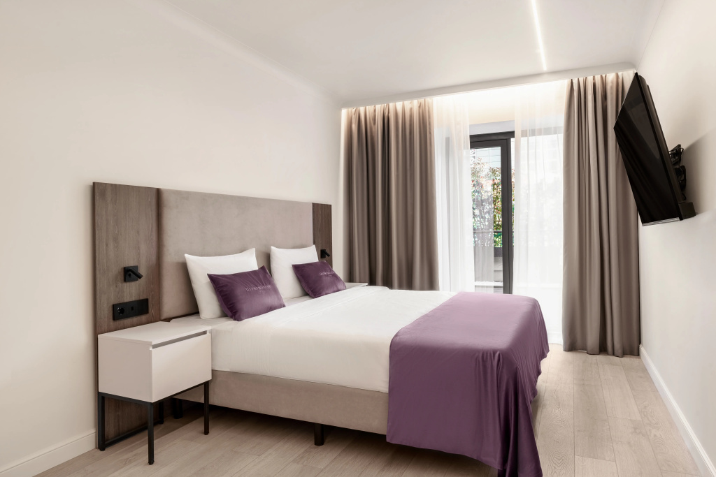 Double Suite (full double bed)