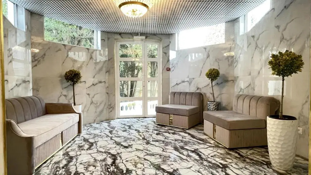 Lobby & Reception