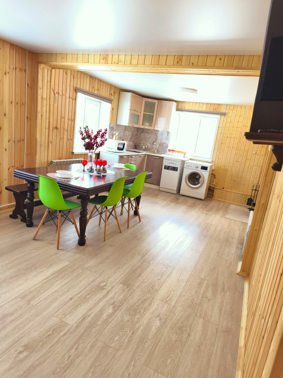 Коттедж с 4 комнатами в Изба/Izba