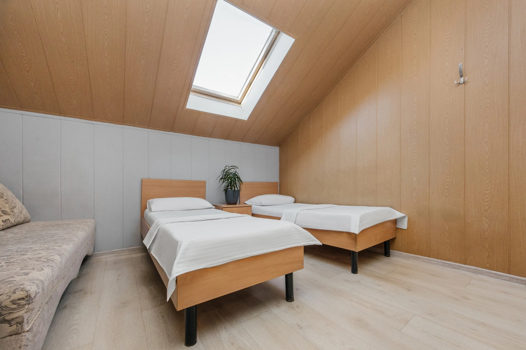 Номер семейный Standard с 2 комнатами с балконом и с красивым видом из окна в Green rent